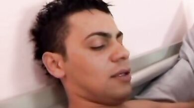 Ragazzi gay versatili godono assieme