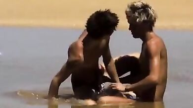 Gay nudisti scovati a trombare