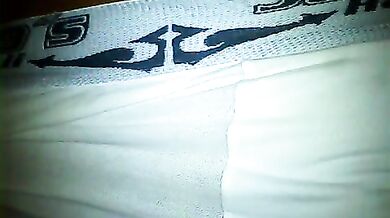 Spogliarello di un gay ciccione su Facebook