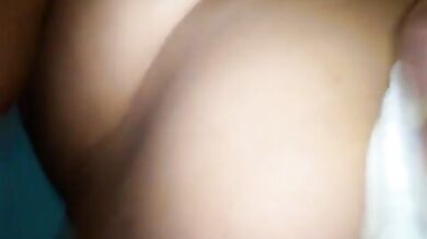 Spogliarello di un gay ciccione su Facebook