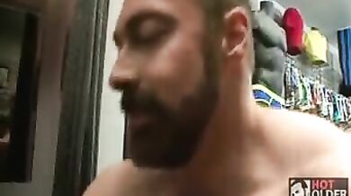 Orsi gay con mutandine sexy