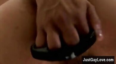 Bel ragazzo nudo adora segarsi