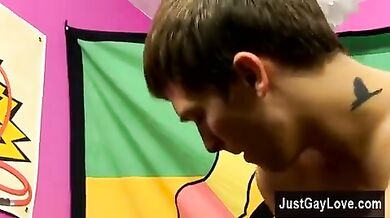 Ragazzo fottuto in bocca e culo