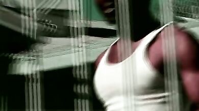 Neri gay si sfondano sul bordo di una piscina