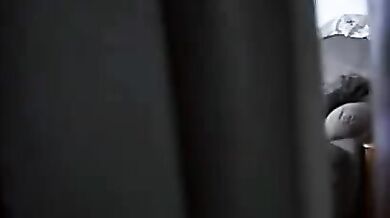 Studente spia il compagno che si sega