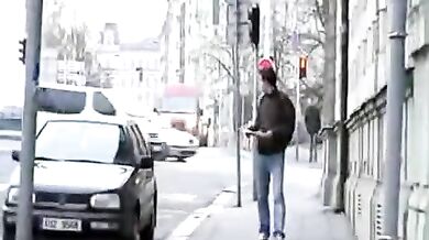 Ragazzo gay adescato in strada