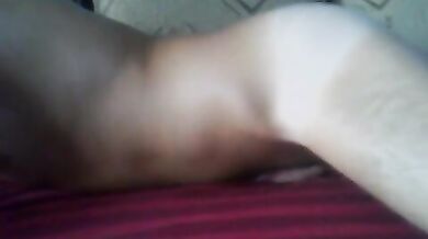 Ragazzo porco si fa le seghe a letto