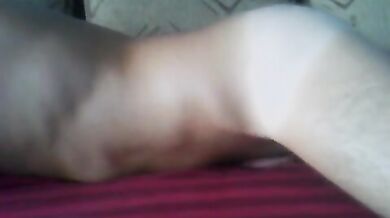 Ragazzo porco si fa le seghe a letto