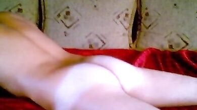 Ragazzo porco si fa le seghe a letto