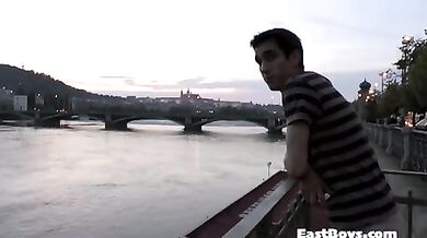 Ragazzo gay riceve sega dal suo boy