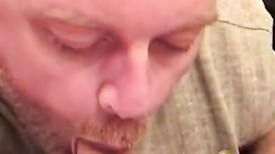 Vecchio gay succhia cazzi