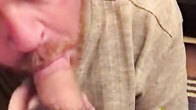 Vecchio gay succhia cazzi