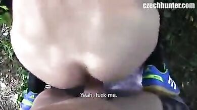 Ragazzo biondo adescato da turista