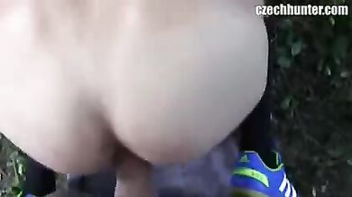 Ragazzo biondo adescato da turista