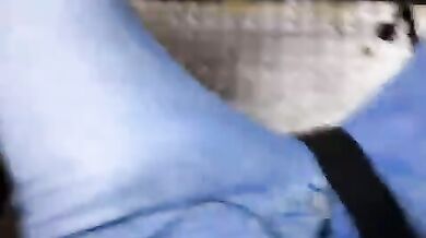 Ragazzo gay nero si fa le seghe sul bus