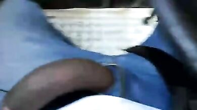 Ragazzo gay nero si fa le seghe sul bus