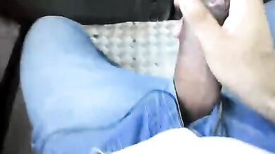 Ragazzo gay nero si fa le seghe sul bus