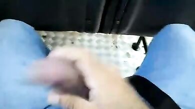 Ragazzo gay nero si fa le seghe sul bus