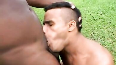 Bel cazzone al cioccolato per muscoloso gay