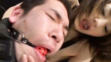 Schiavo gay si fa fare un massaggio prostatico