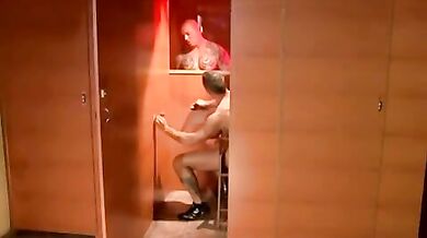 Gloryhole con tanti cazzi