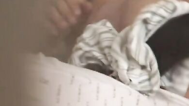 Ragazzo spiato mentre si smanetta