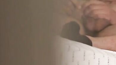 Ragazzo spiato mentre si smanetta