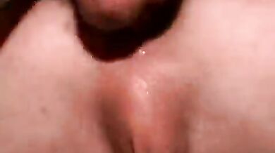 Tre giovani sudati scopano