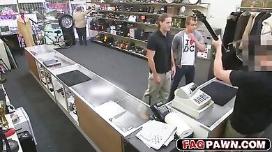 Sodomia ed orgia sul retro