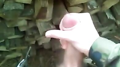 Soldato russo si fa una sega