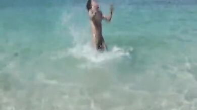 Ragazzo asiatico con grosso pisello