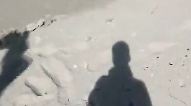 Ragazzo asiatico con grosso pisello