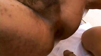Latino mulatto succhia avidamente