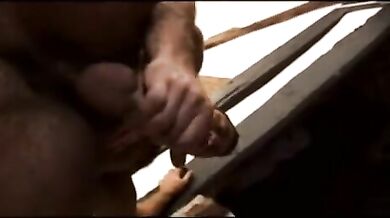 Gay peloso e palestrato scopa