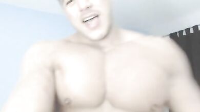 Video messaggio di un culturista gay