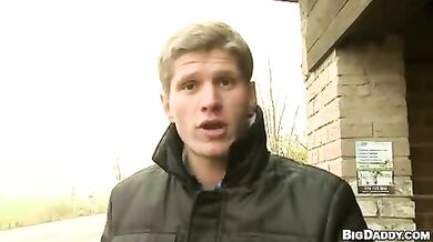 Gay amanti di succhiare il cazzo per strada