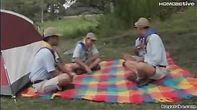 Fisting anale tra boy scouts gay