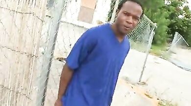 Sesso gay dietro un magazzino