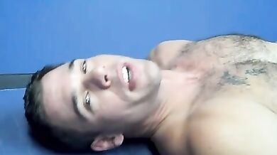 Derek Atlas si masturba