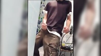 Ragazzo gay sensuale ed eccitante