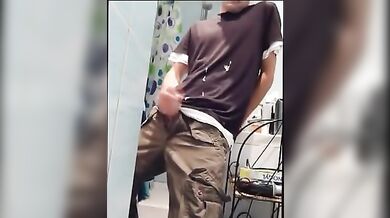 Ragazzo gay sensuale ed eccitante