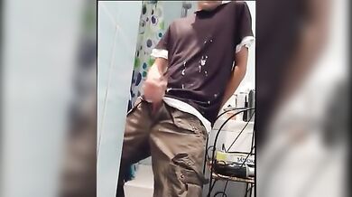 Ragazzo gay sensuale ed eccitante