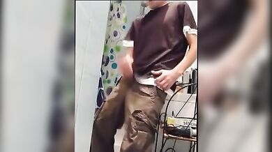 Ragazzo gay sensuale ed eccitante