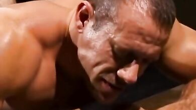 Muscolosi ex ufficiali gay fanno sesso