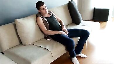 Brunetto gay beve la sua sborra