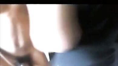 Giovane biondo carino scopato da due neri