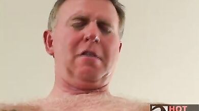 Scopata gay a tre in ufficio