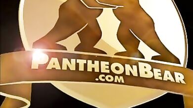 Peloso gay settantenne si masturba