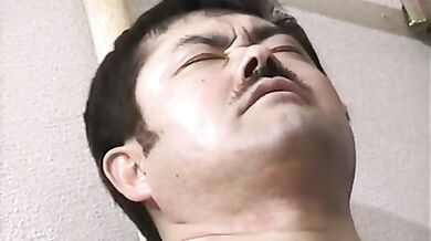 Muscoloso giapponese gay