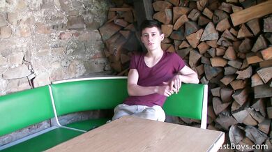 Teen gay amatoriale si sega in cam